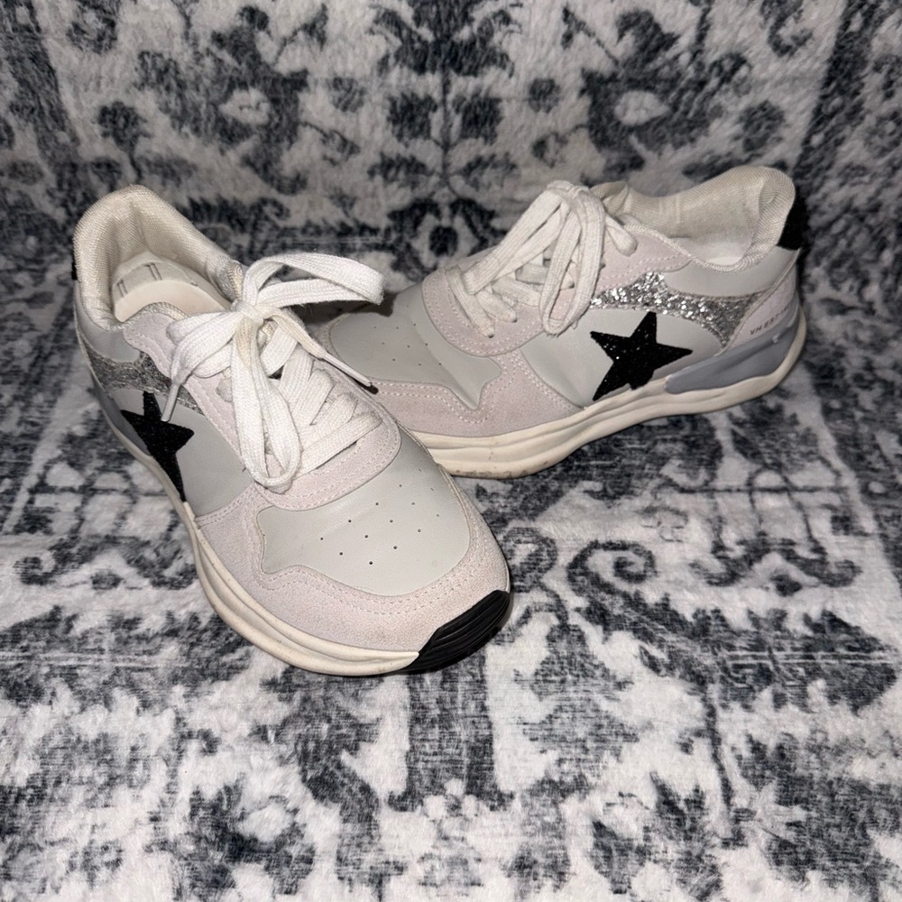 Vintage Havana White & Black Star Accent Women's Sneakers
